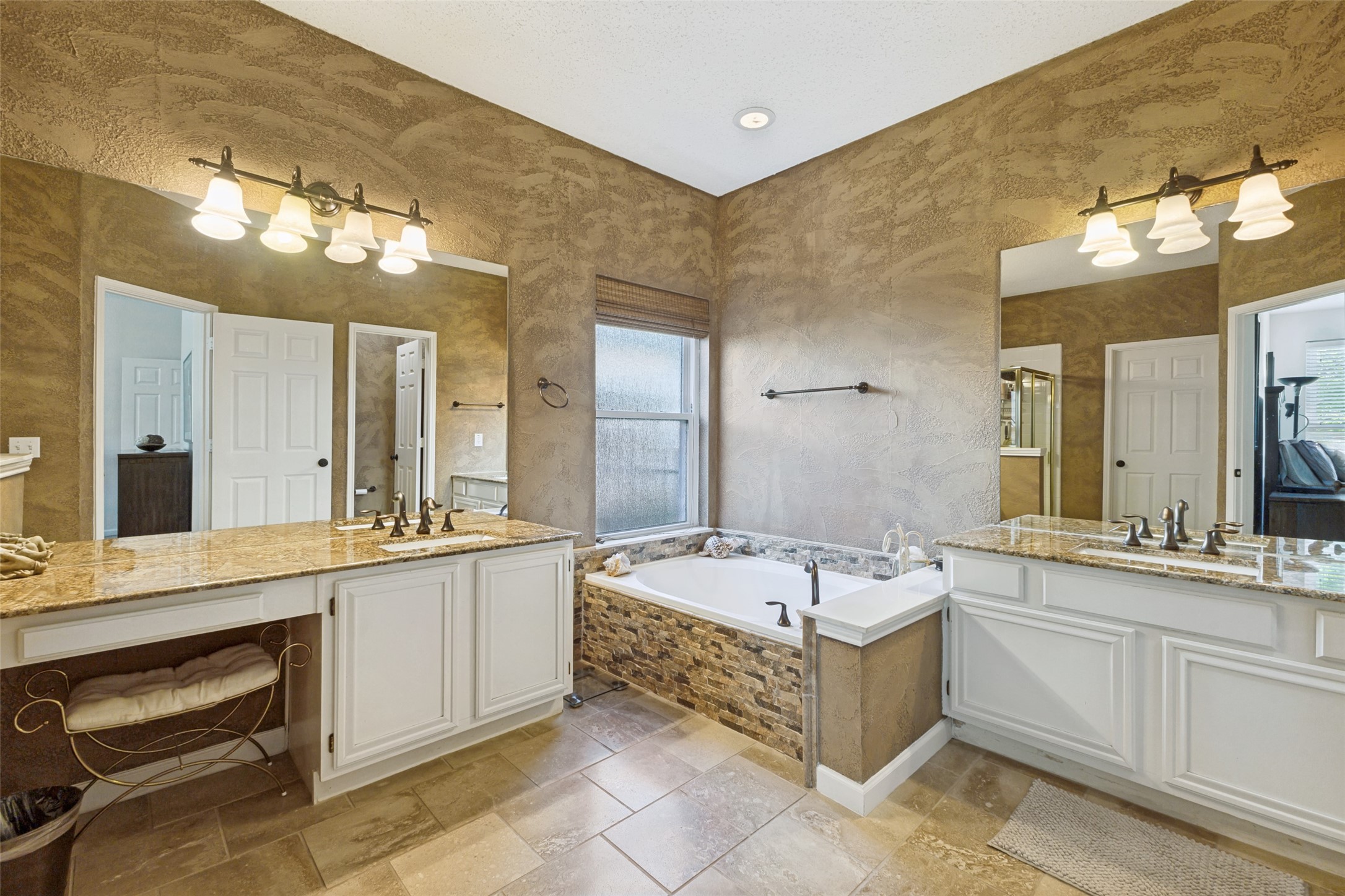 9806 Chasefield Drive Rowlett TX 75087