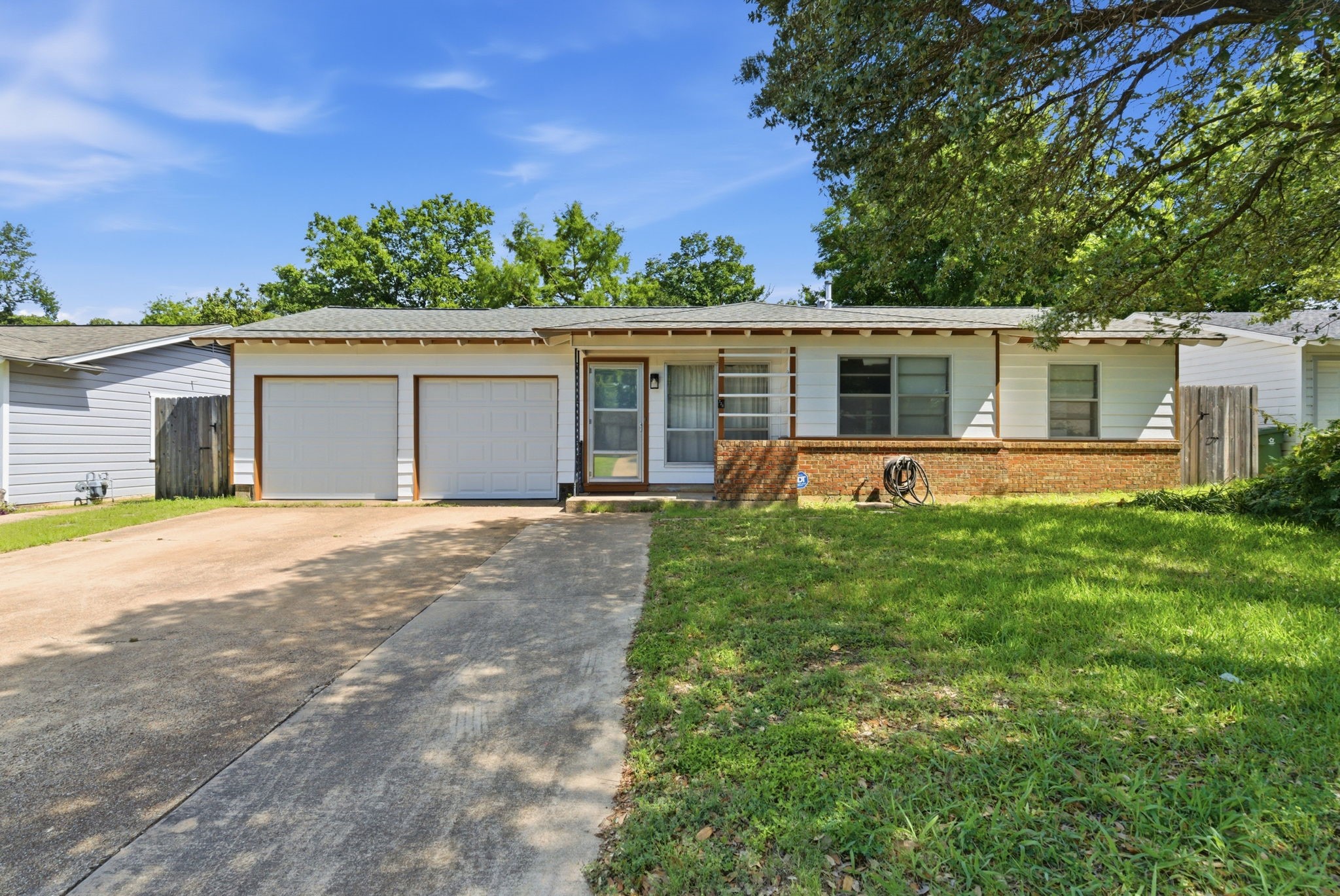 736 Oak Drive Hurst TX 76053