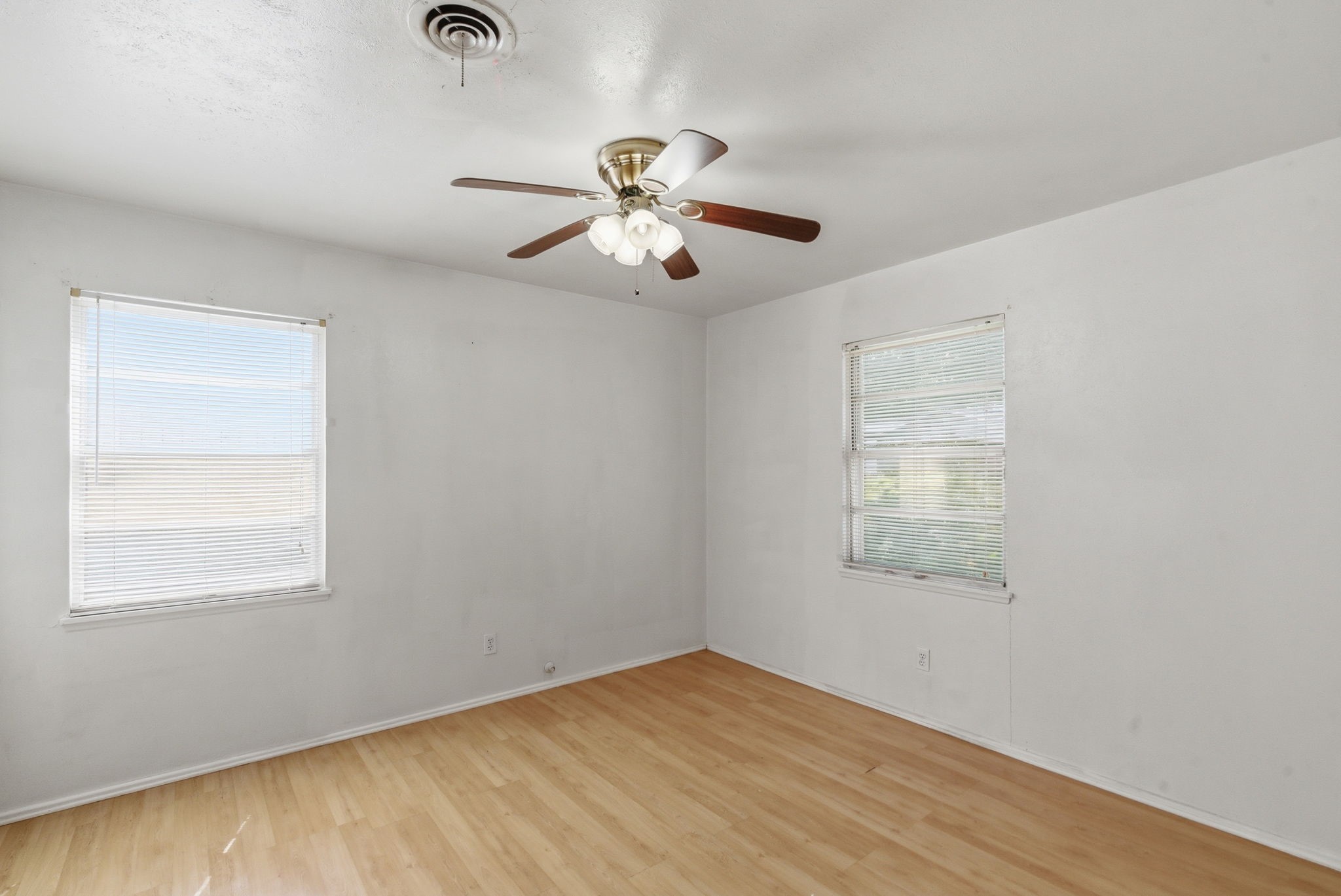 736 Oak Drive Hurst TX 76053