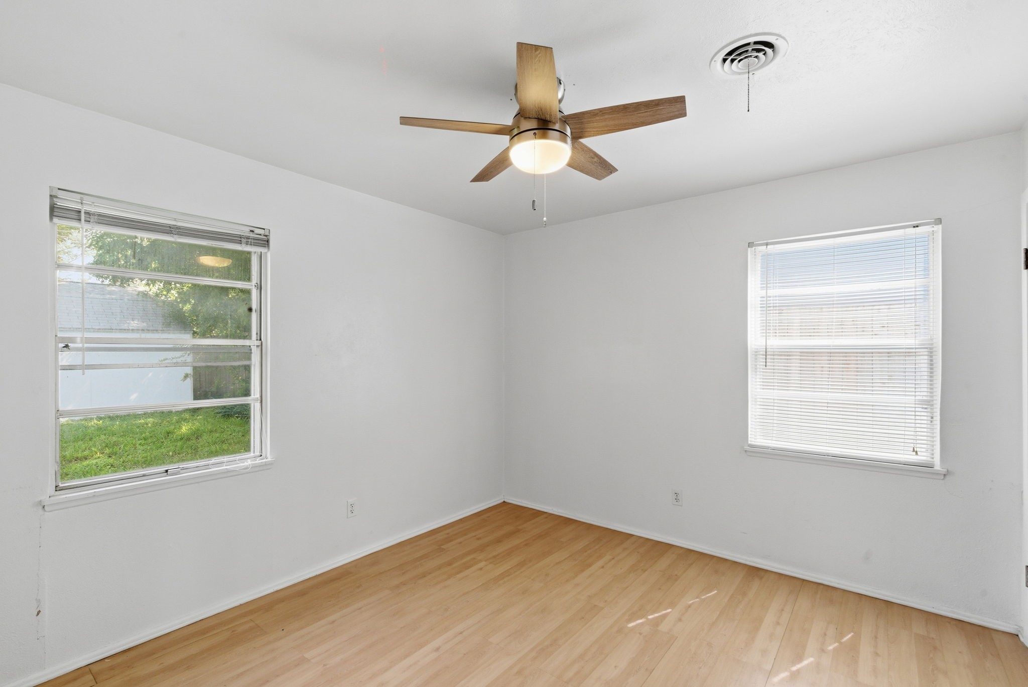 736 Oak Drive Hurst TX 76053