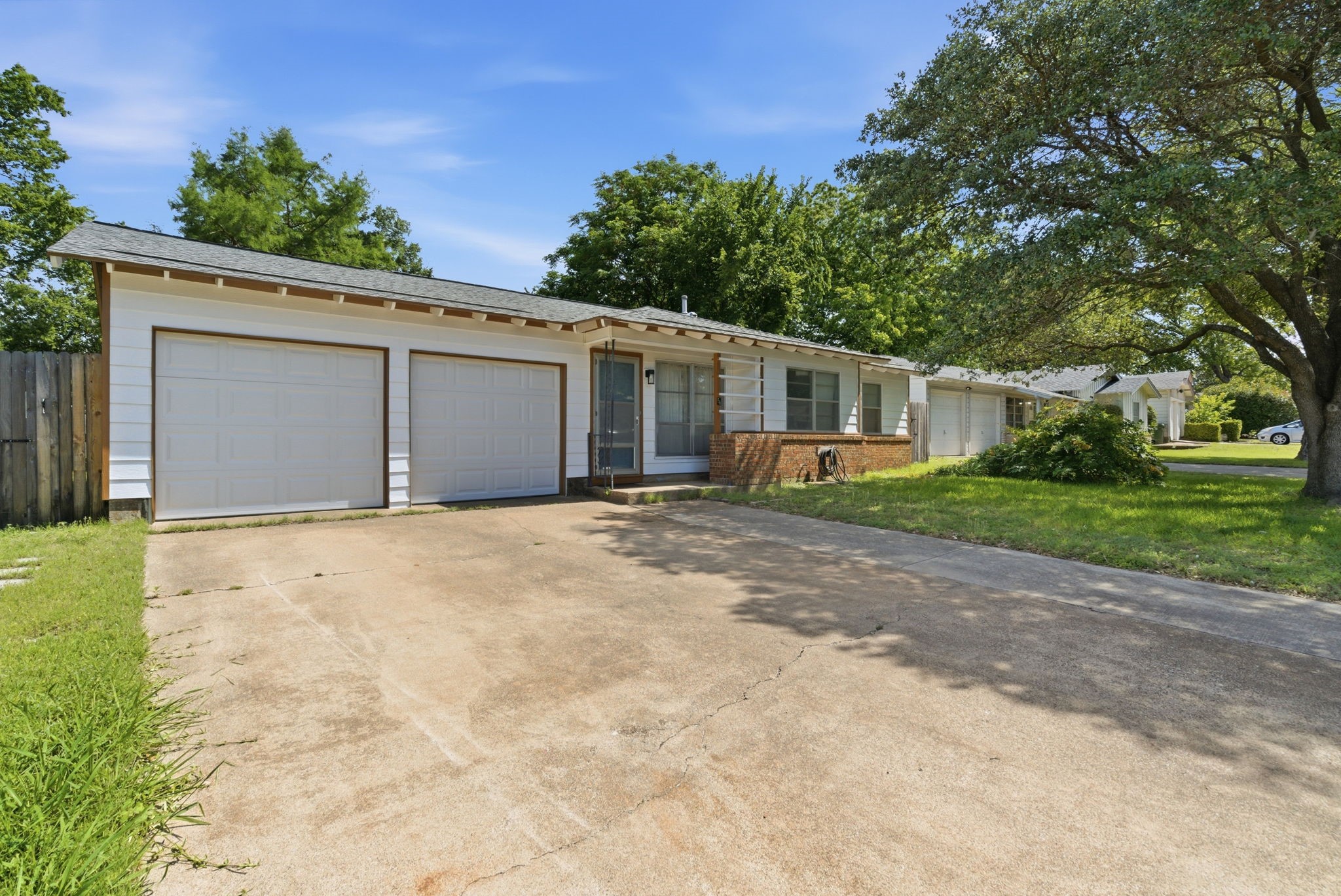 736 Oak Drive Hurst TX 76053