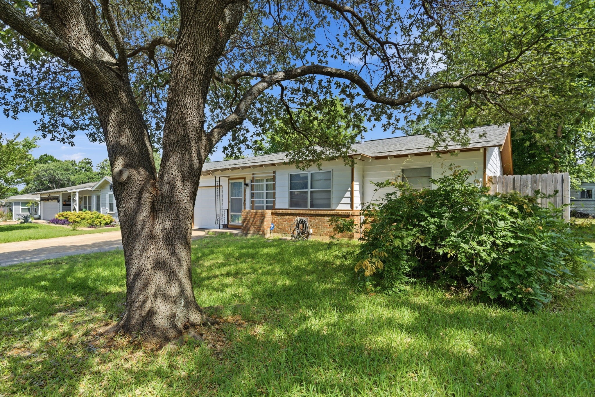 736 Oak Drive Hurst TX 76053