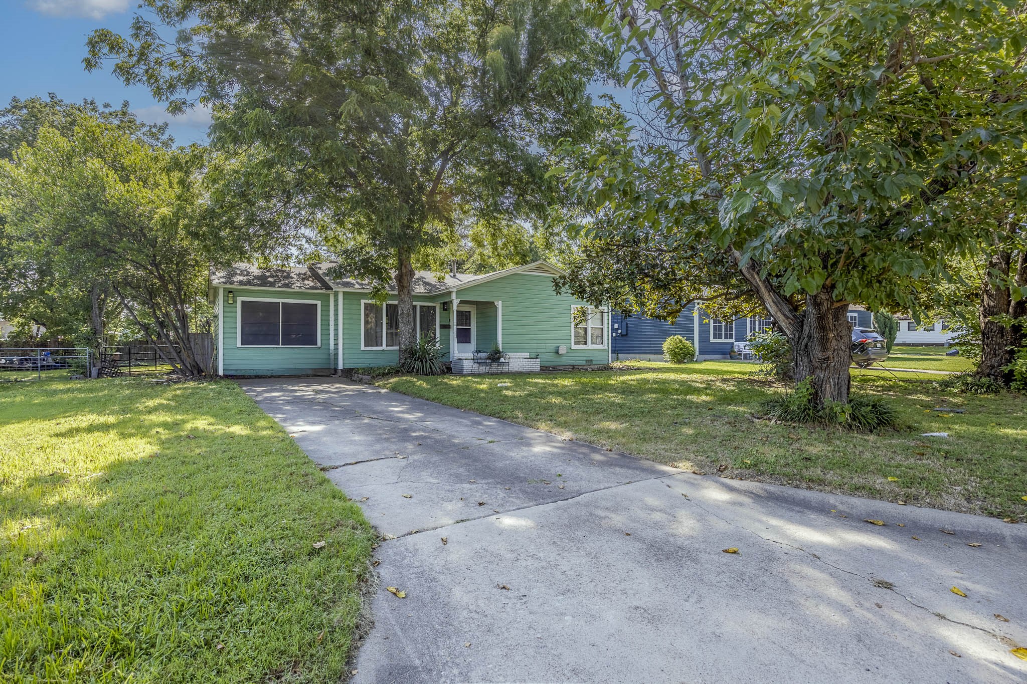 217 SE Tarrant Avenue Burleson TX 76028