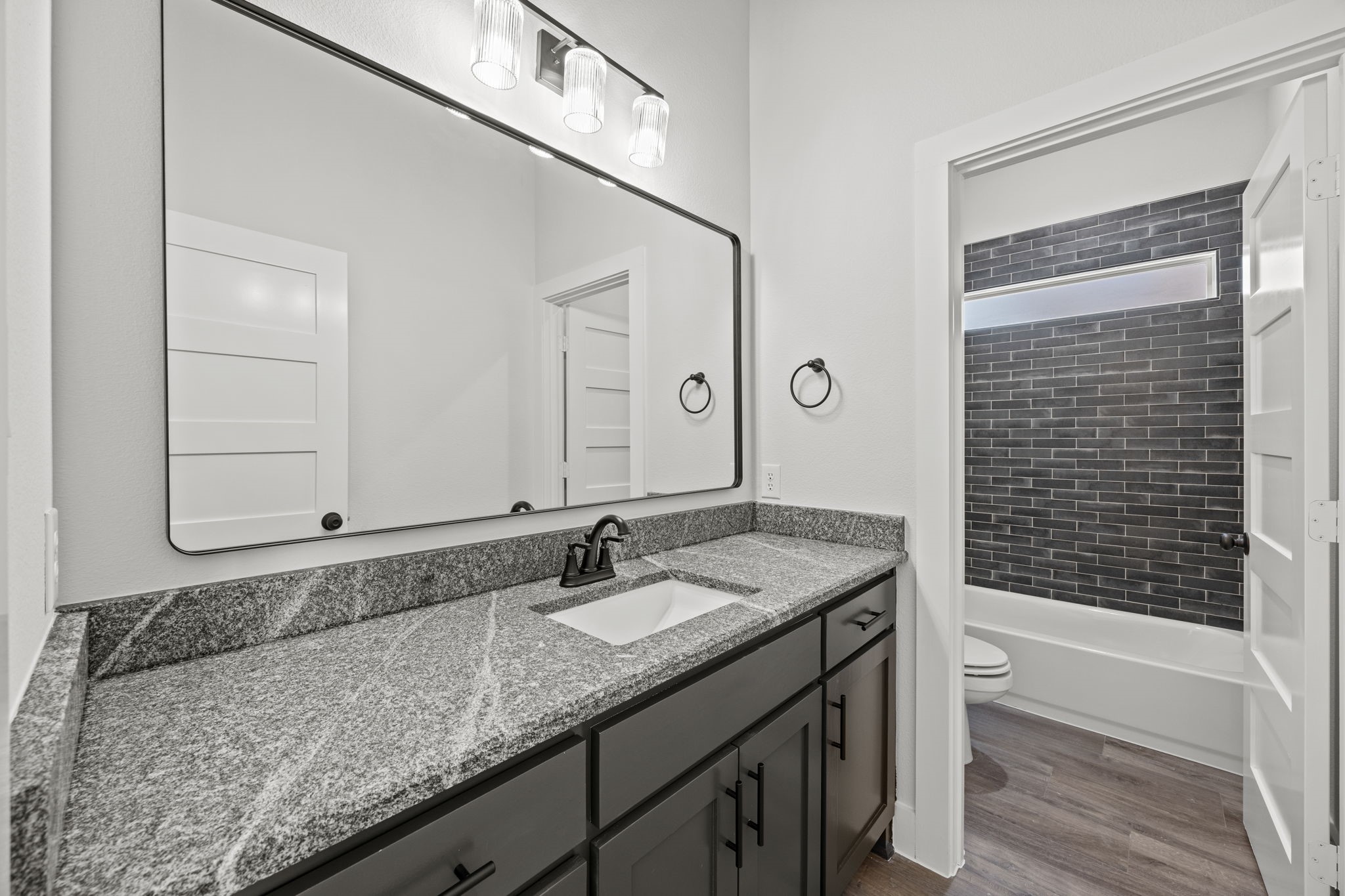 73 Dove Landing Road Valley View TX 76272