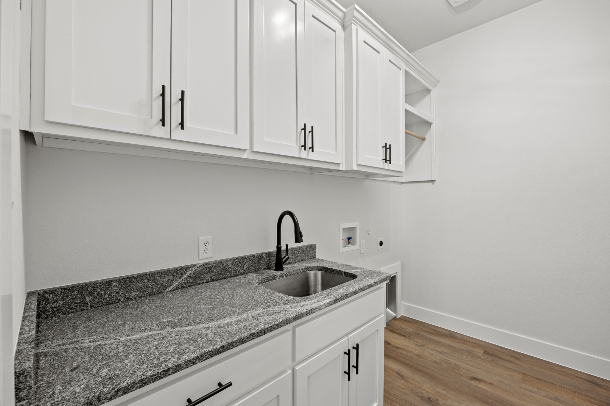 73 Dove Landing Road Valley View TX 76272