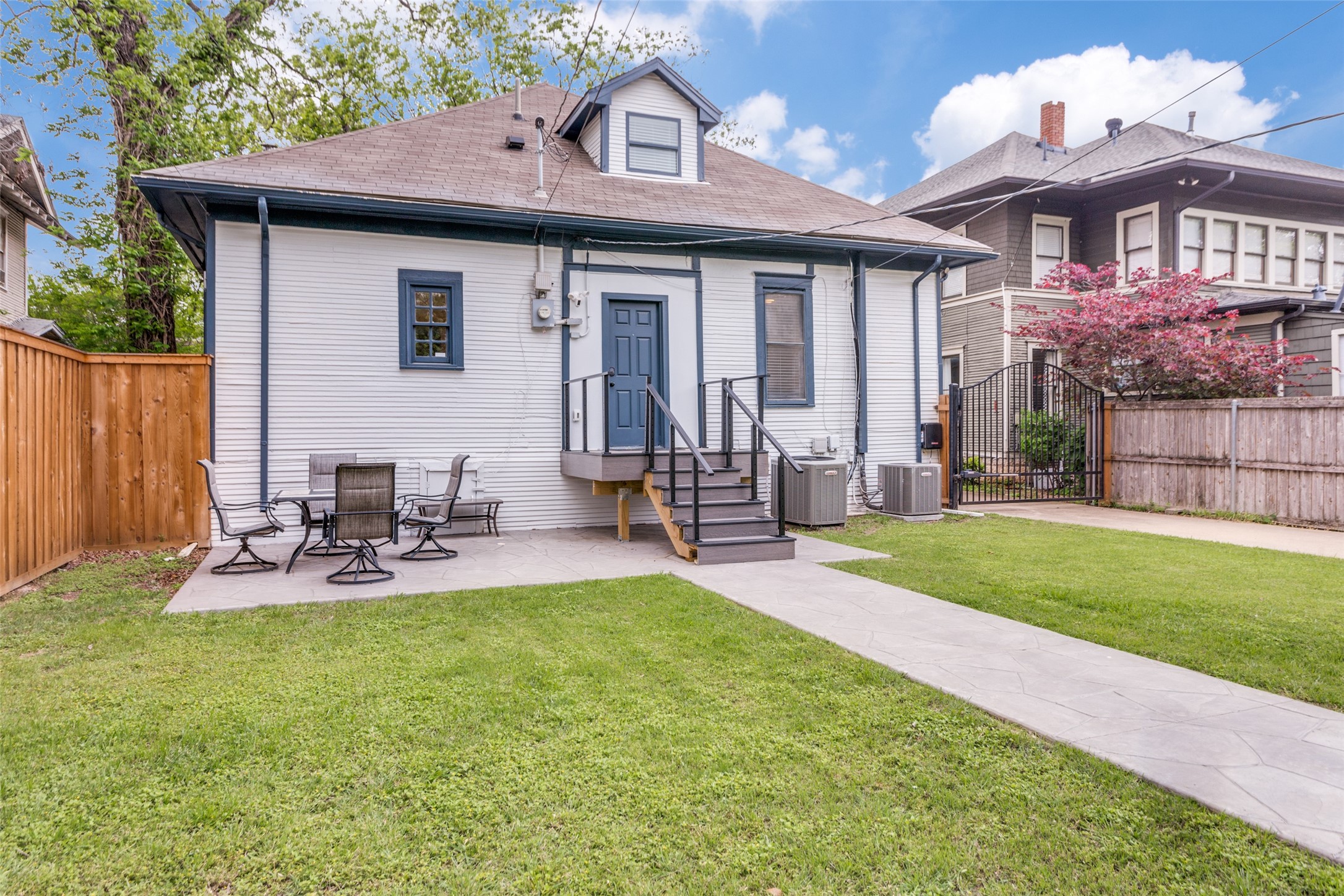 1810 5th Avenue Fort Worth TX 76110