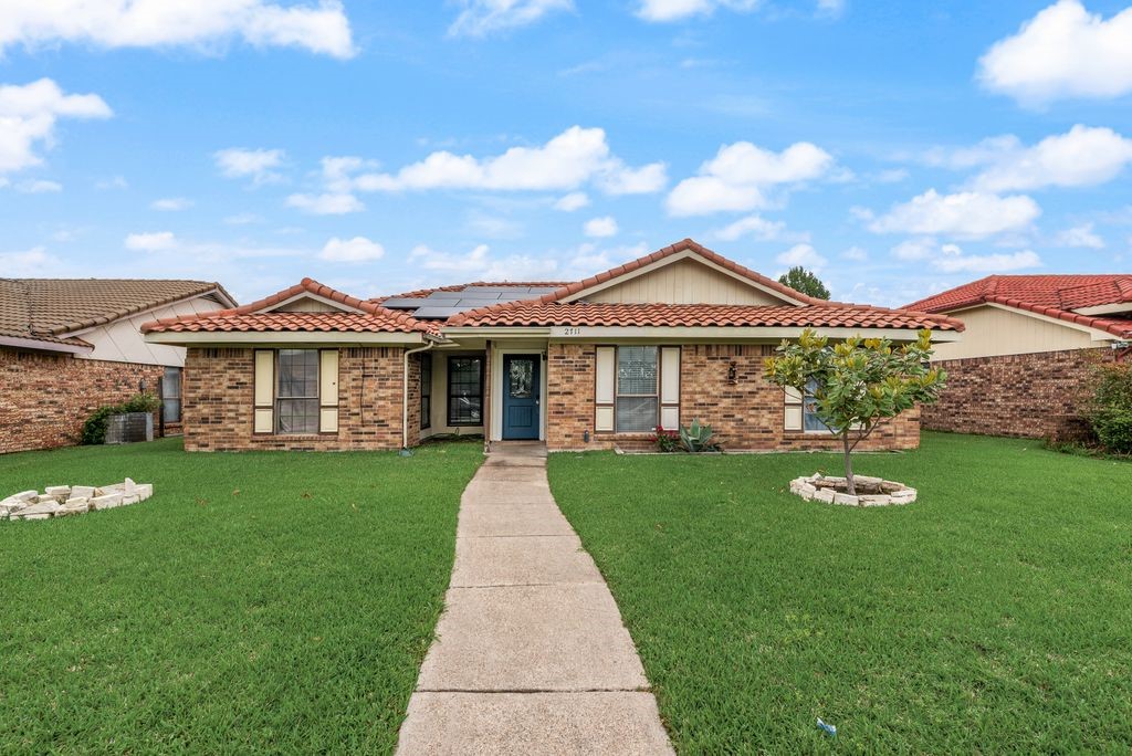 2711 Eagle Pass Mesquite TX 75150