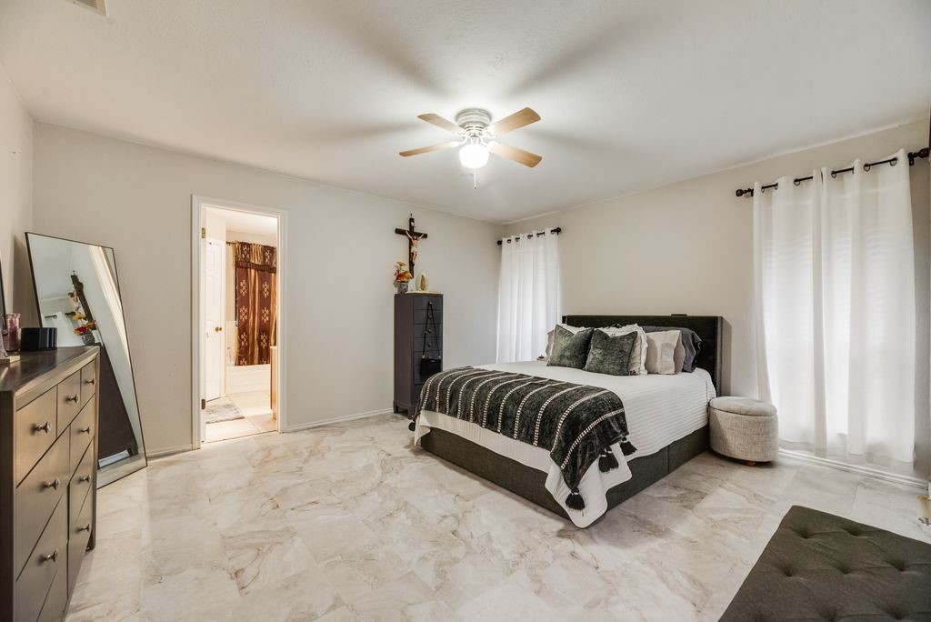 2711 Eagle Pass Mesquite TX 75150