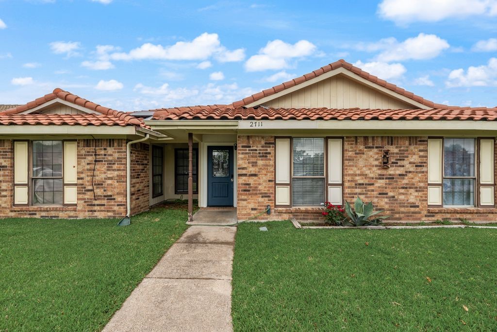 2711 Eagle Pass Mesquite TX 75150