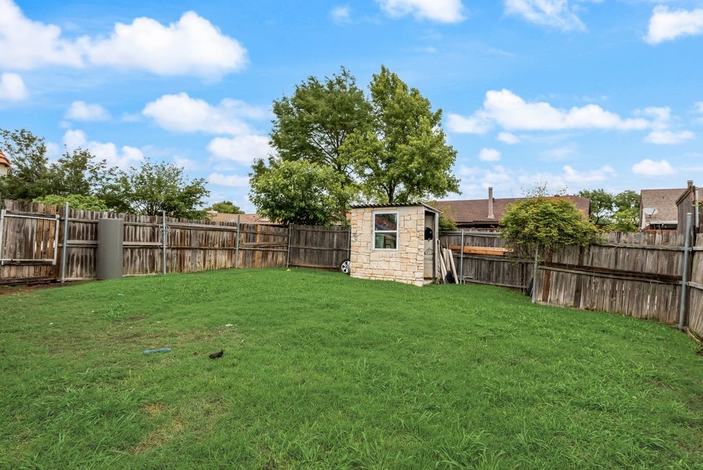 2711 Eagle Pass Mesquite TX 75150