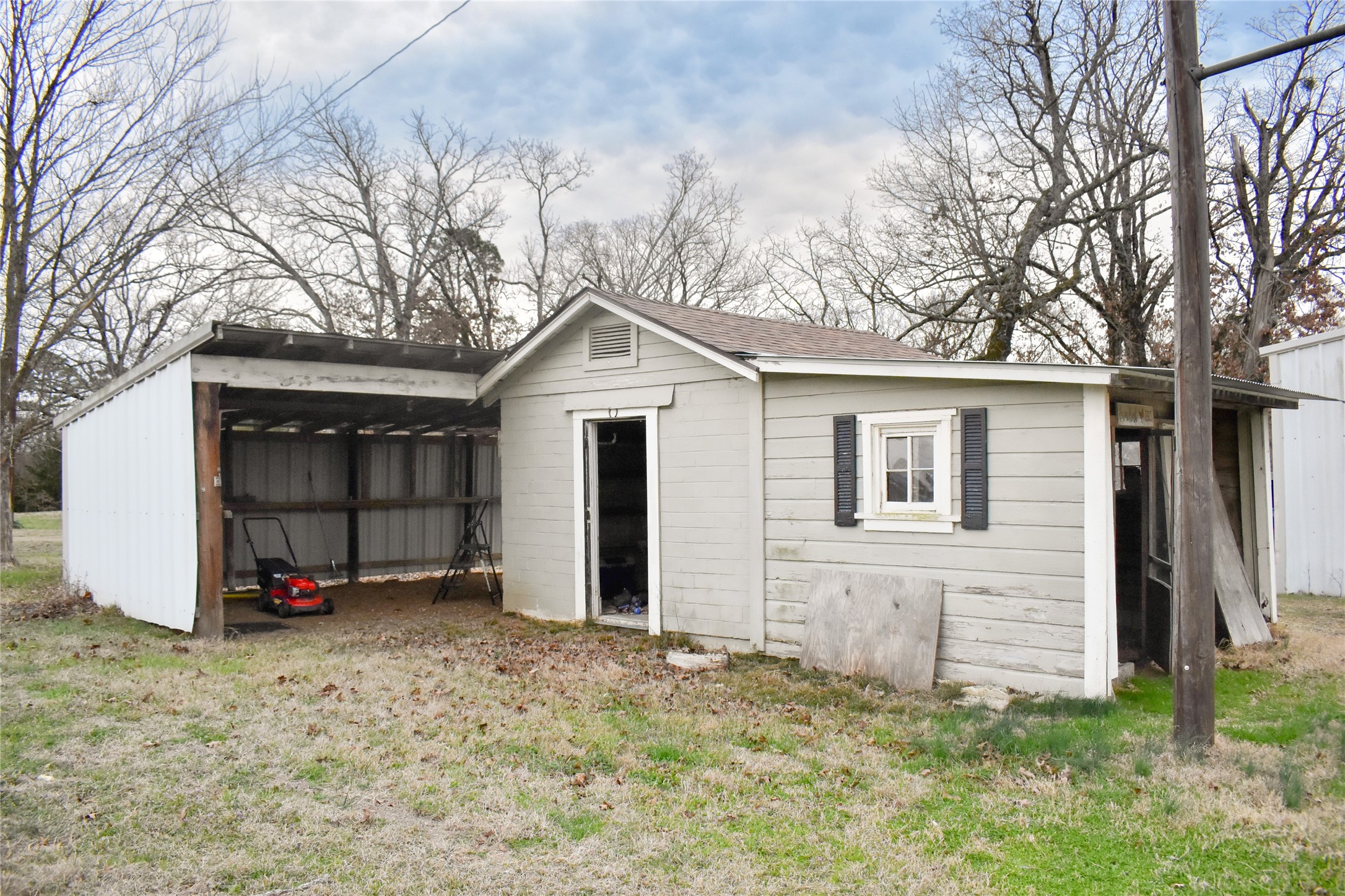 509 County Road 35985 Powderly TX 75473