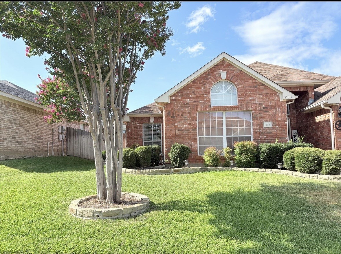 205 Kenosha Lane Arlington TX 76002