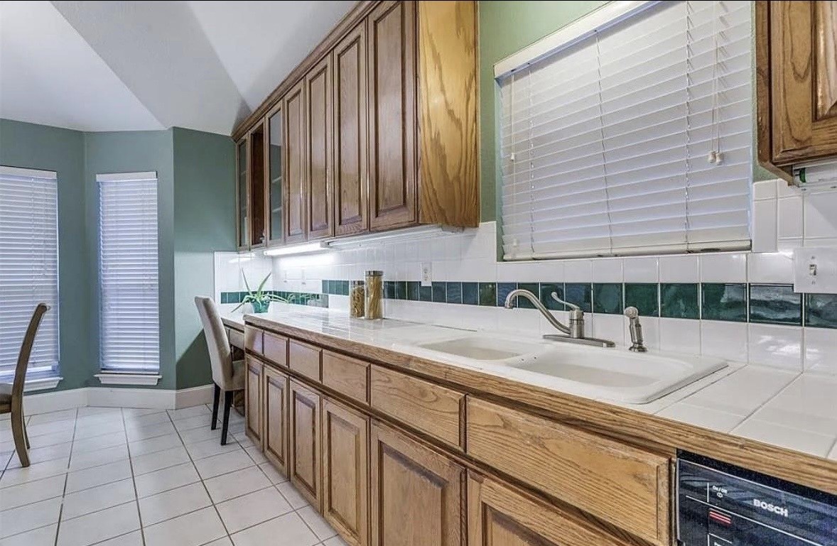 205 Kenosha Lane Arlington TX 76002