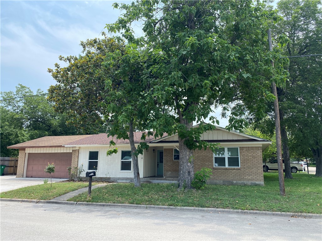 1214 W 17th Street Clifton TX 76634