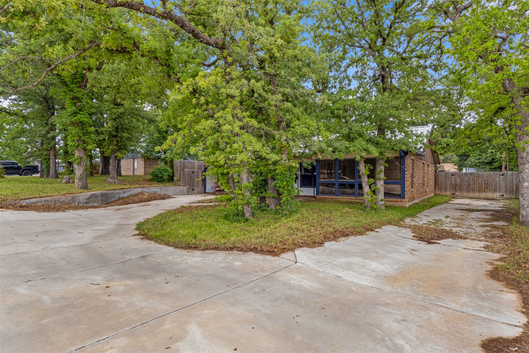 316 Hickorywood Street Azle TX 76020