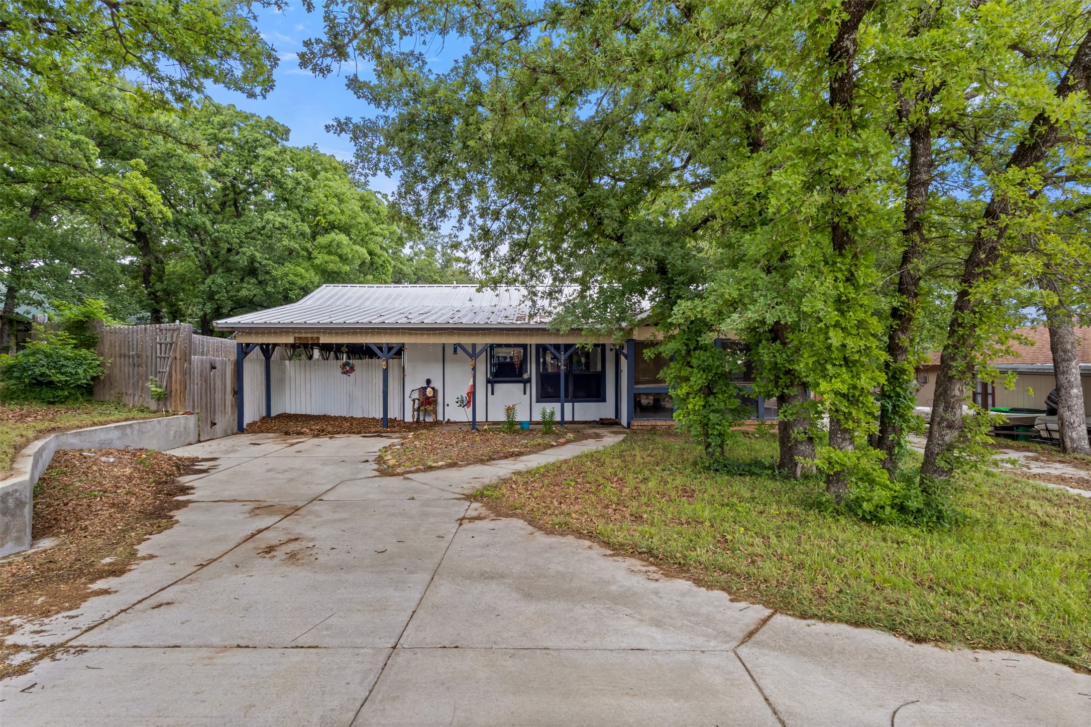 316 Hickorywood Street Azle TX 76020