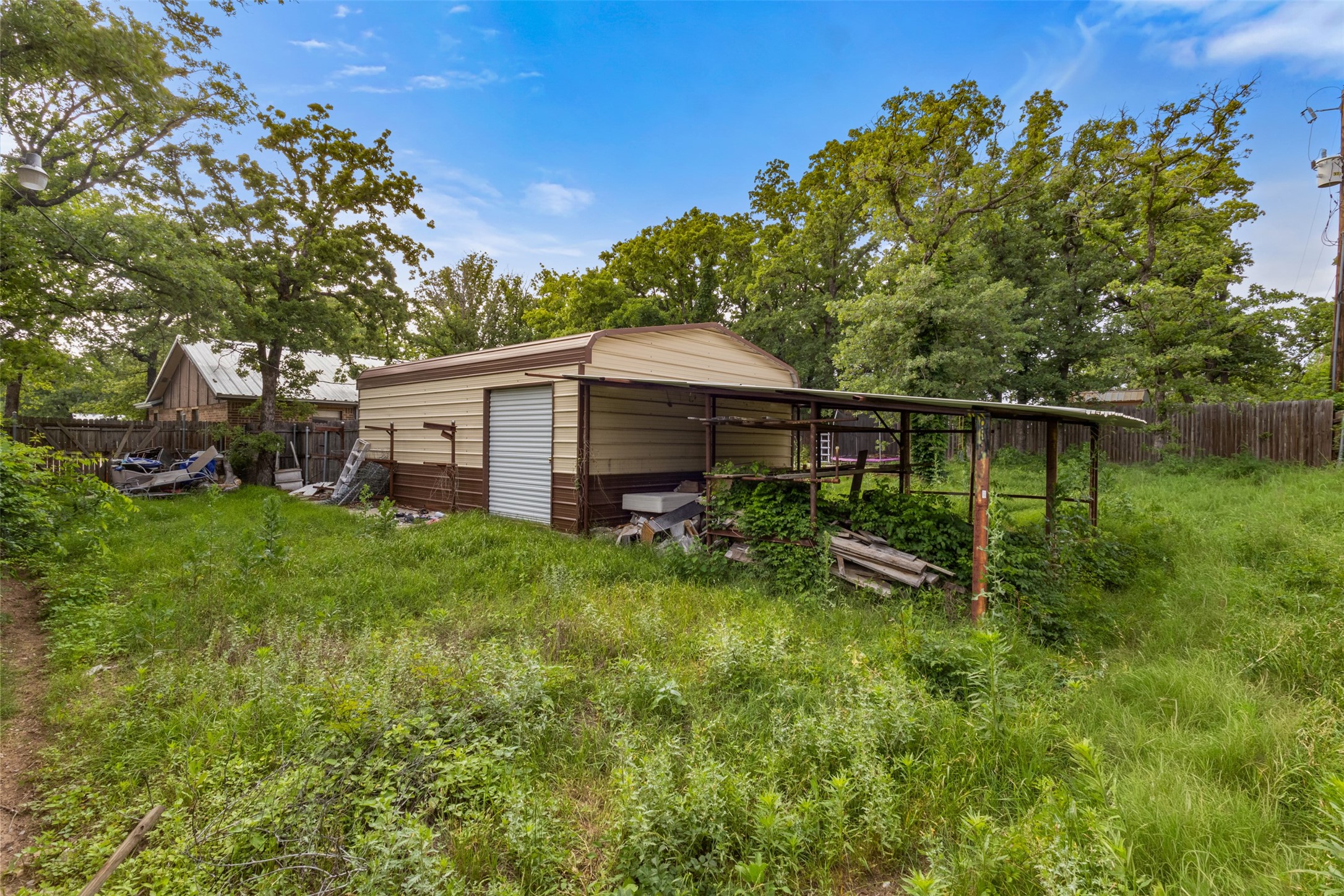 316 Hickorywood Street Azle TX 76020
