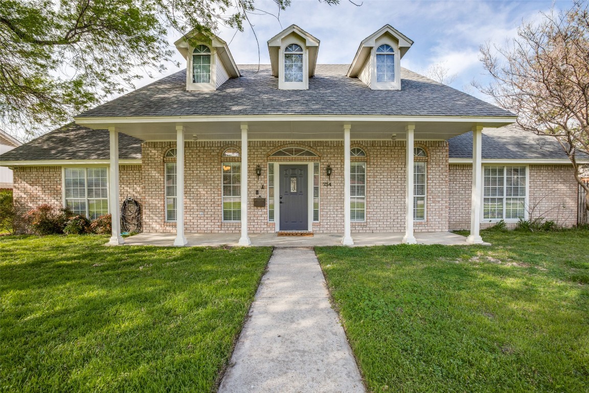734 Egyptian Way Grand Prairie TX 75050