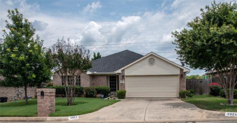 1821 Canterbury Circle Fort Worth TX 76112
