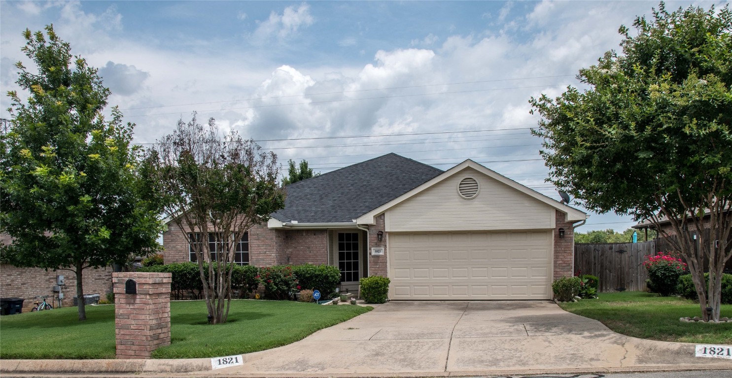 1821 Canterbury Circle Fort Worth TX 76112