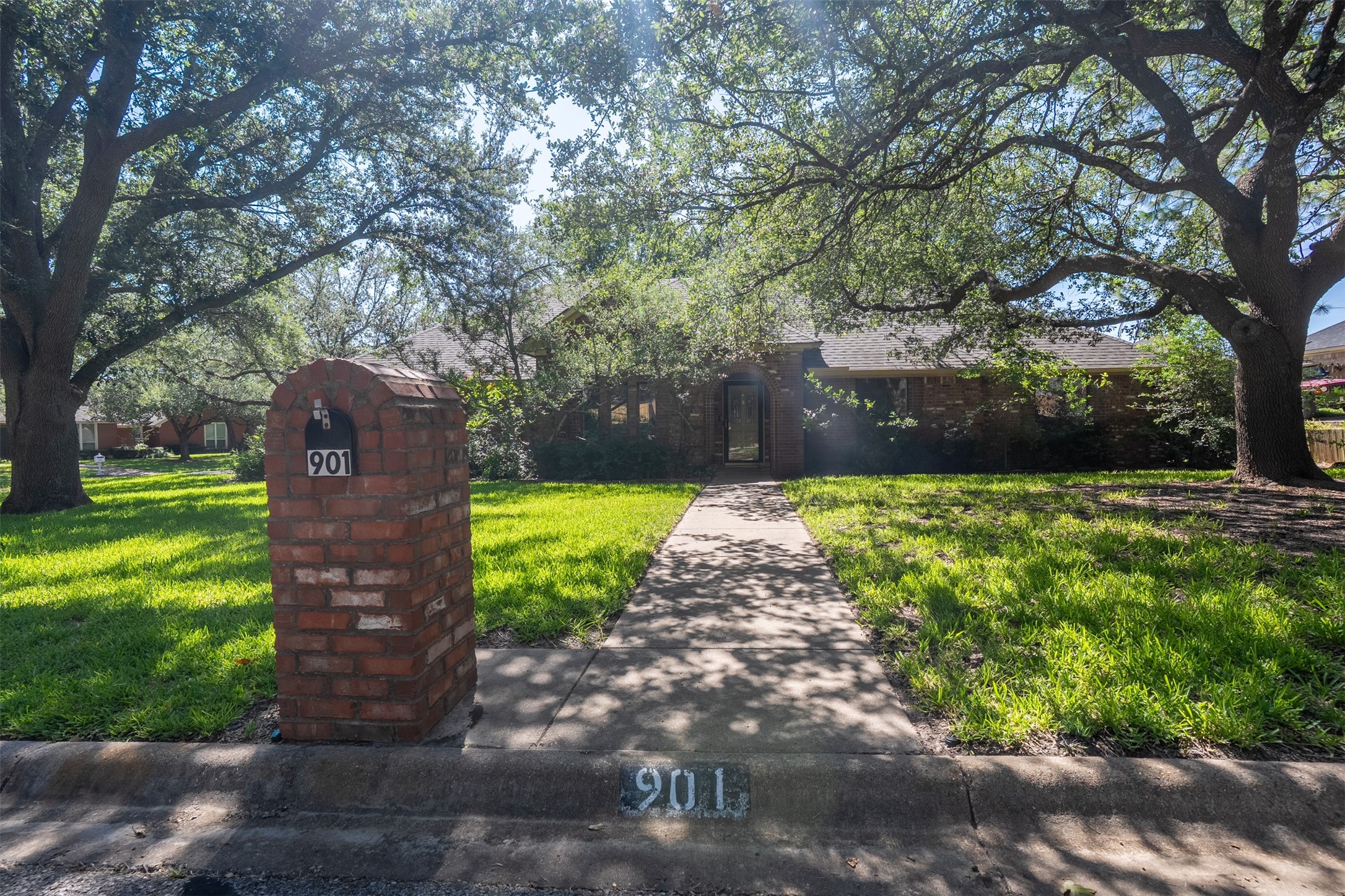 901 Thurman Street Cleburne TX 76033