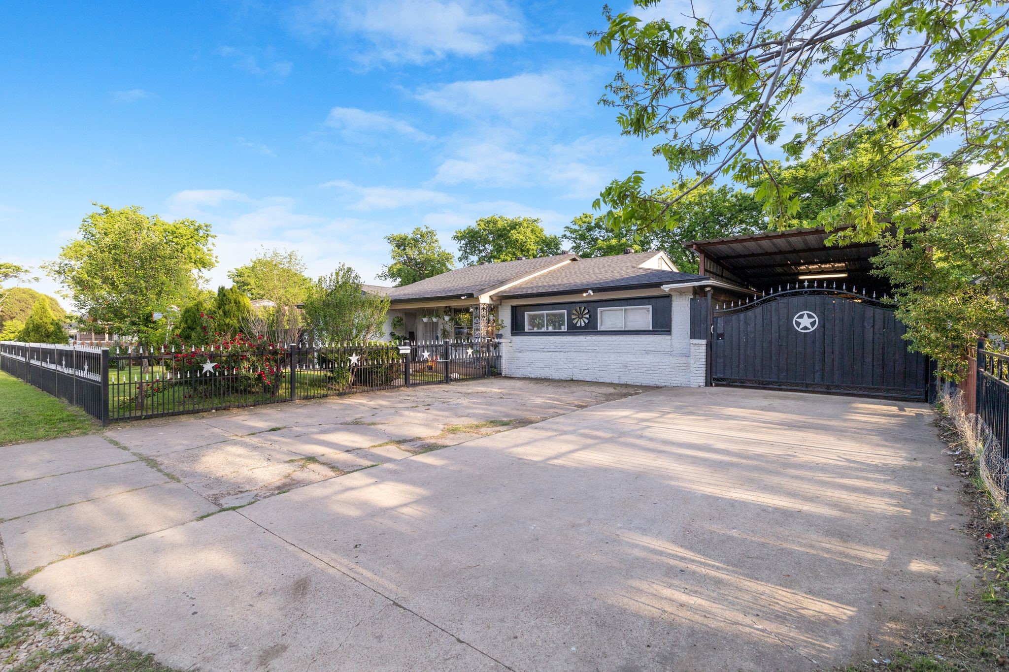 924 E Lowden Street Fort Worth TX 76104