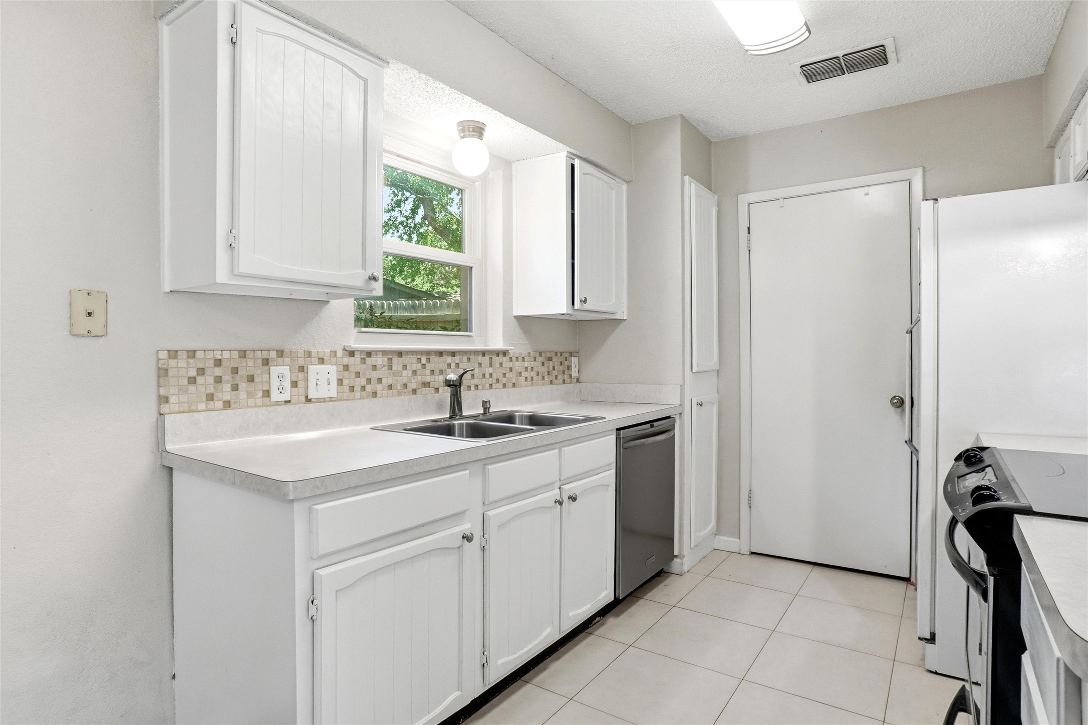 400 Woodlake Circle Azle TX 76020