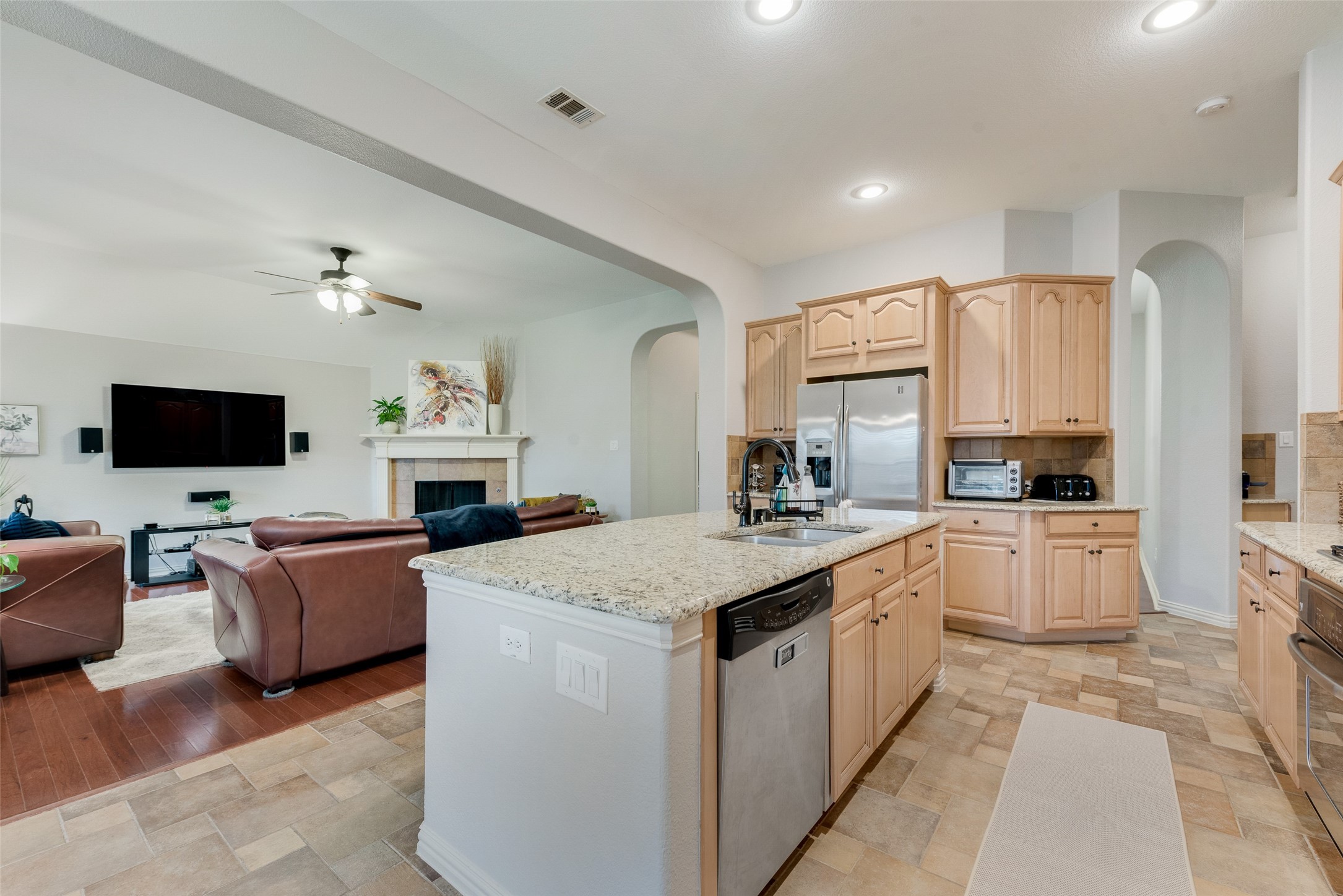 2723 Ponce De Leon Grand Prairie TX 75054