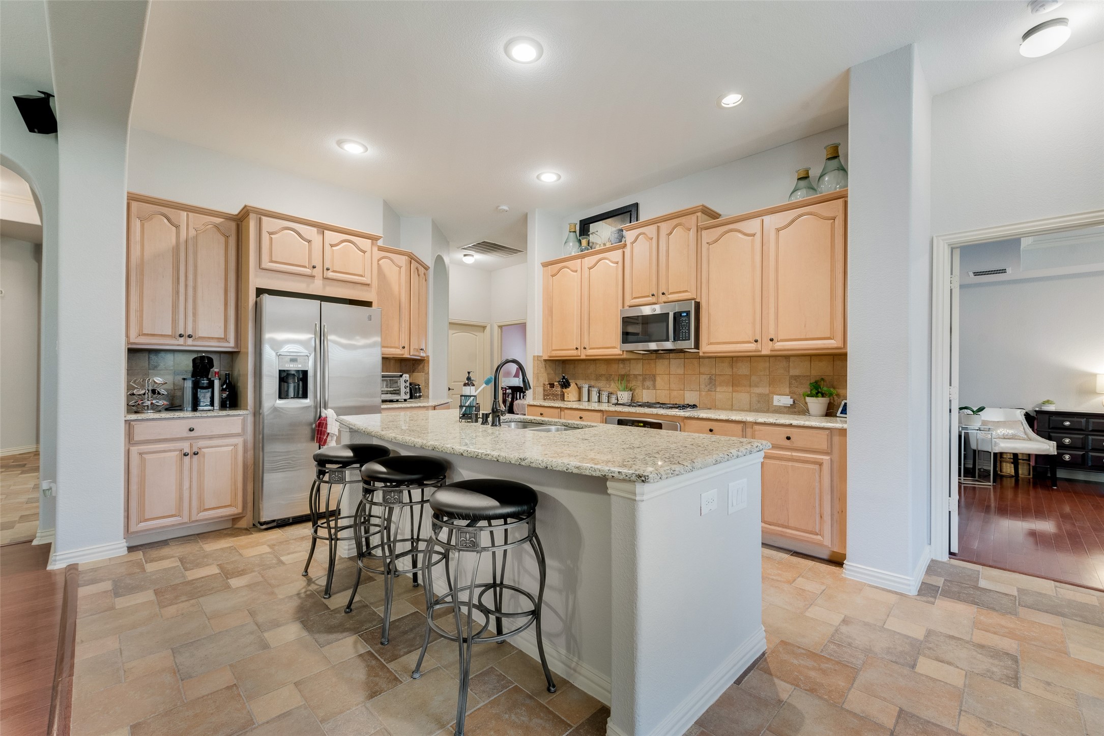 2723 Ponce De Leon Grand Prairie TX 75054