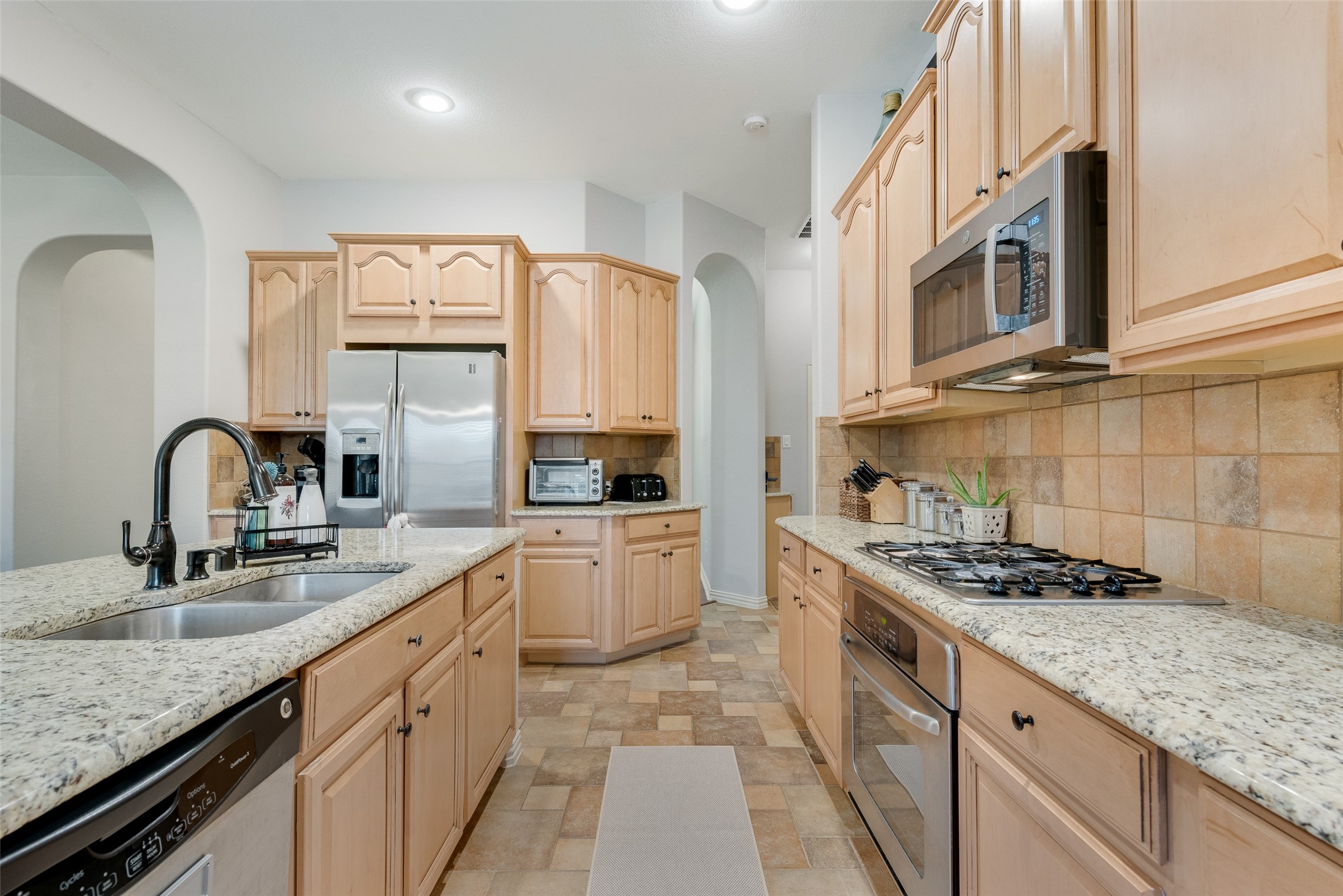 2723 Ponce De Leon Grand Prairie TX 75054