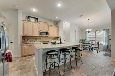 2723 Ponce De Leon Grand Prairie TX 75054