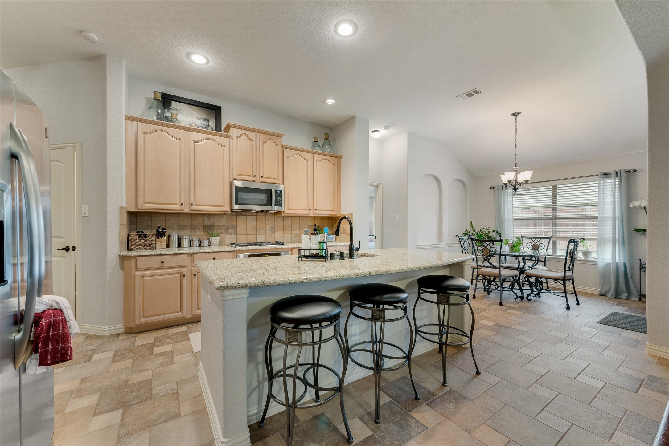 2723 Ponce De Leon Grand Prairie TX 75054