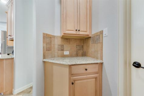 2723 Ponce De Leon Grand Prairie TX 75054