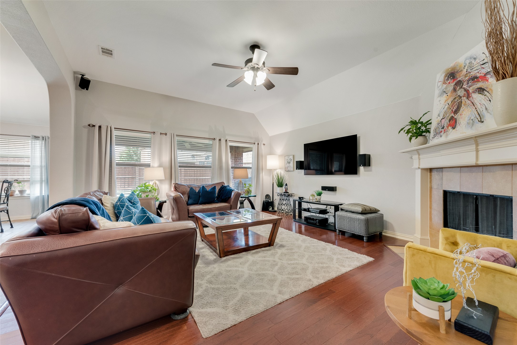 2723 Ponce De Leon Grand Prairie TX 75054