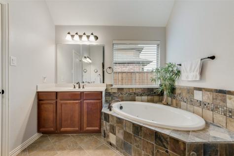 2723 Ponce De Leon Grand Prairie TX 75054