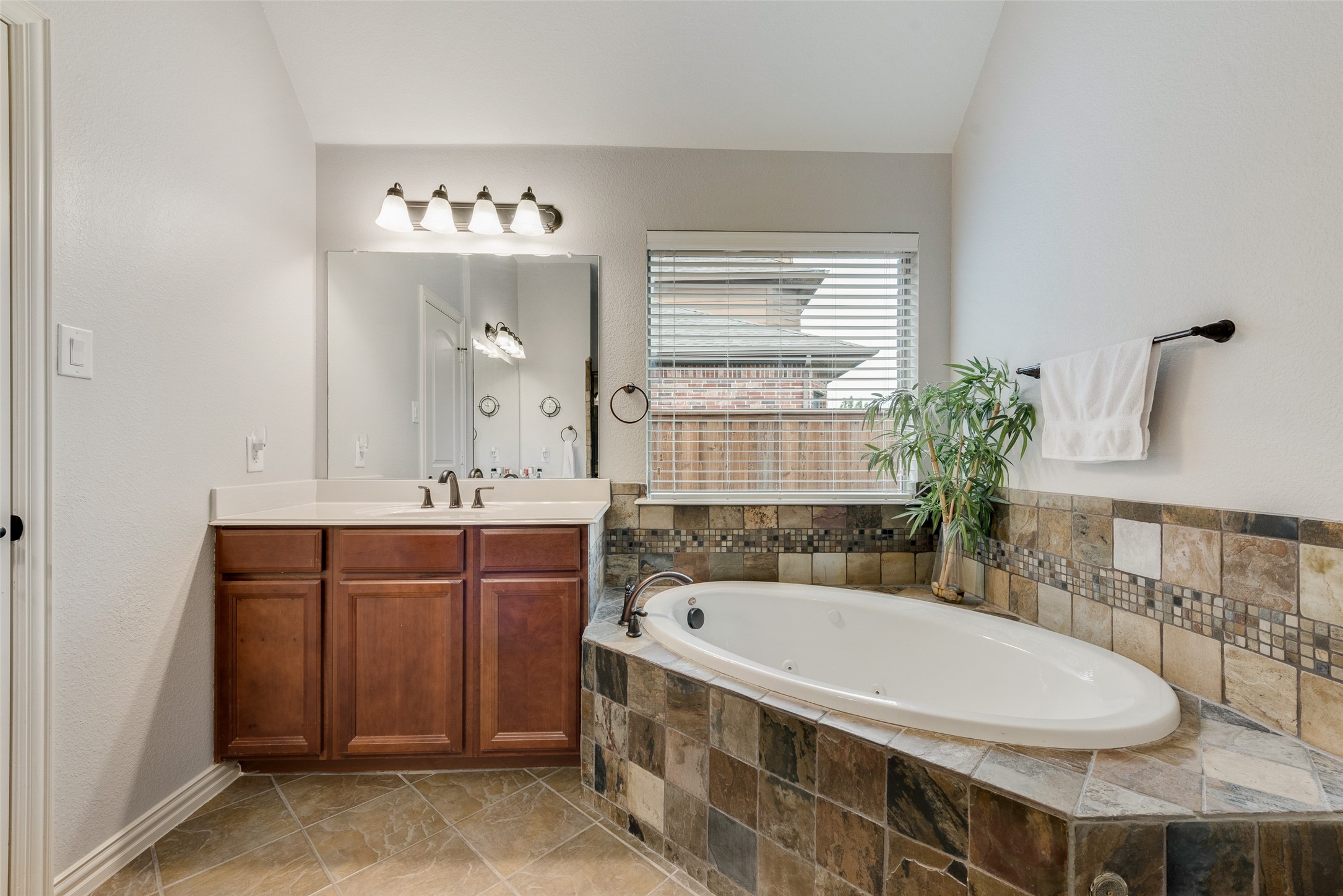 2723 Ponce De Leon Grand Prairie TX 75054
