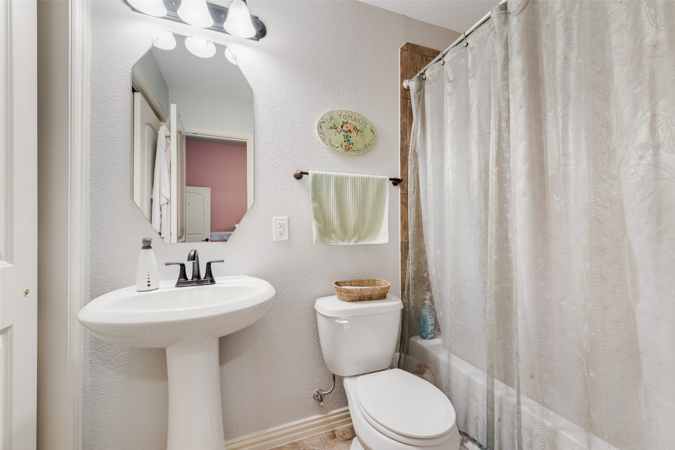 2723 Ponce De Leon Grand Prairie TX 75054