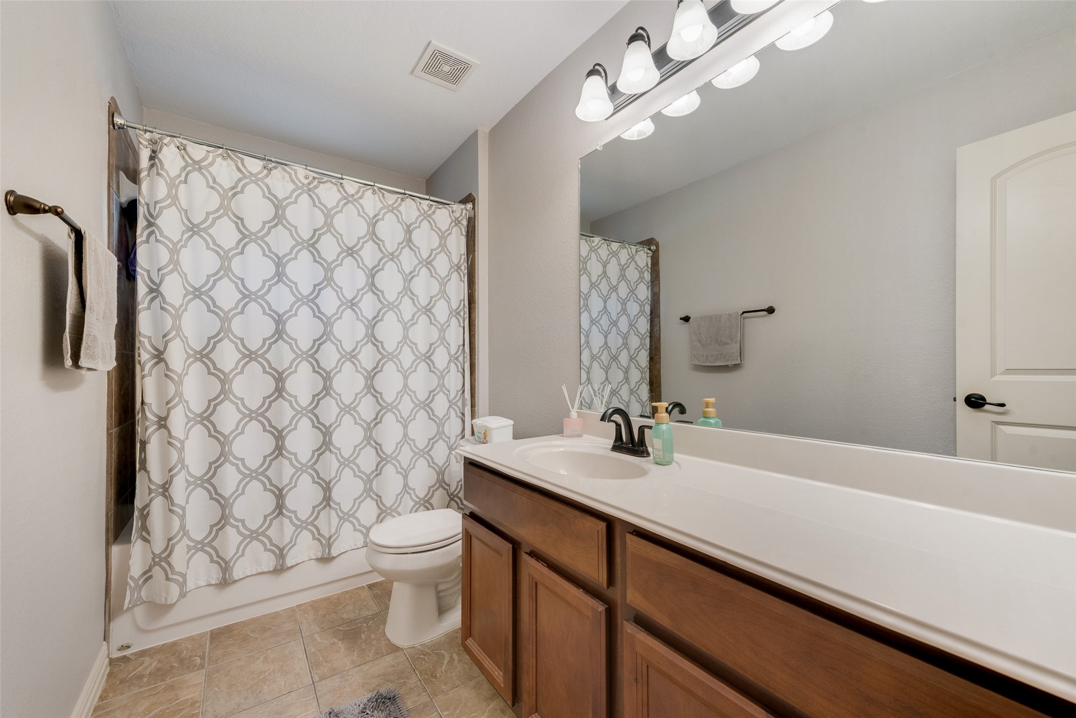2723 Ponce De Leon Grand Prairie TX 75054