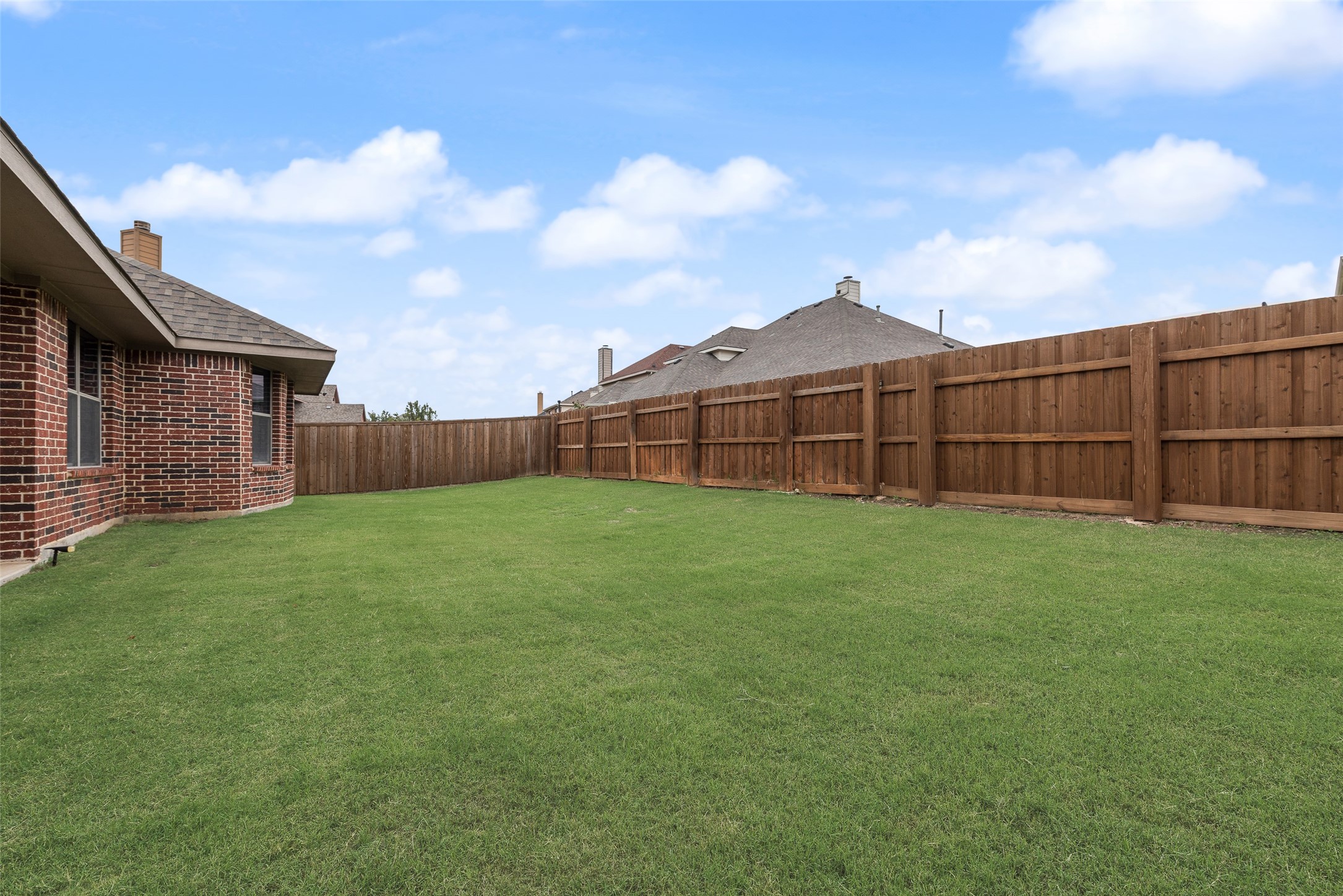 2723 Ponce De Leon Grand Prairie TX 75054