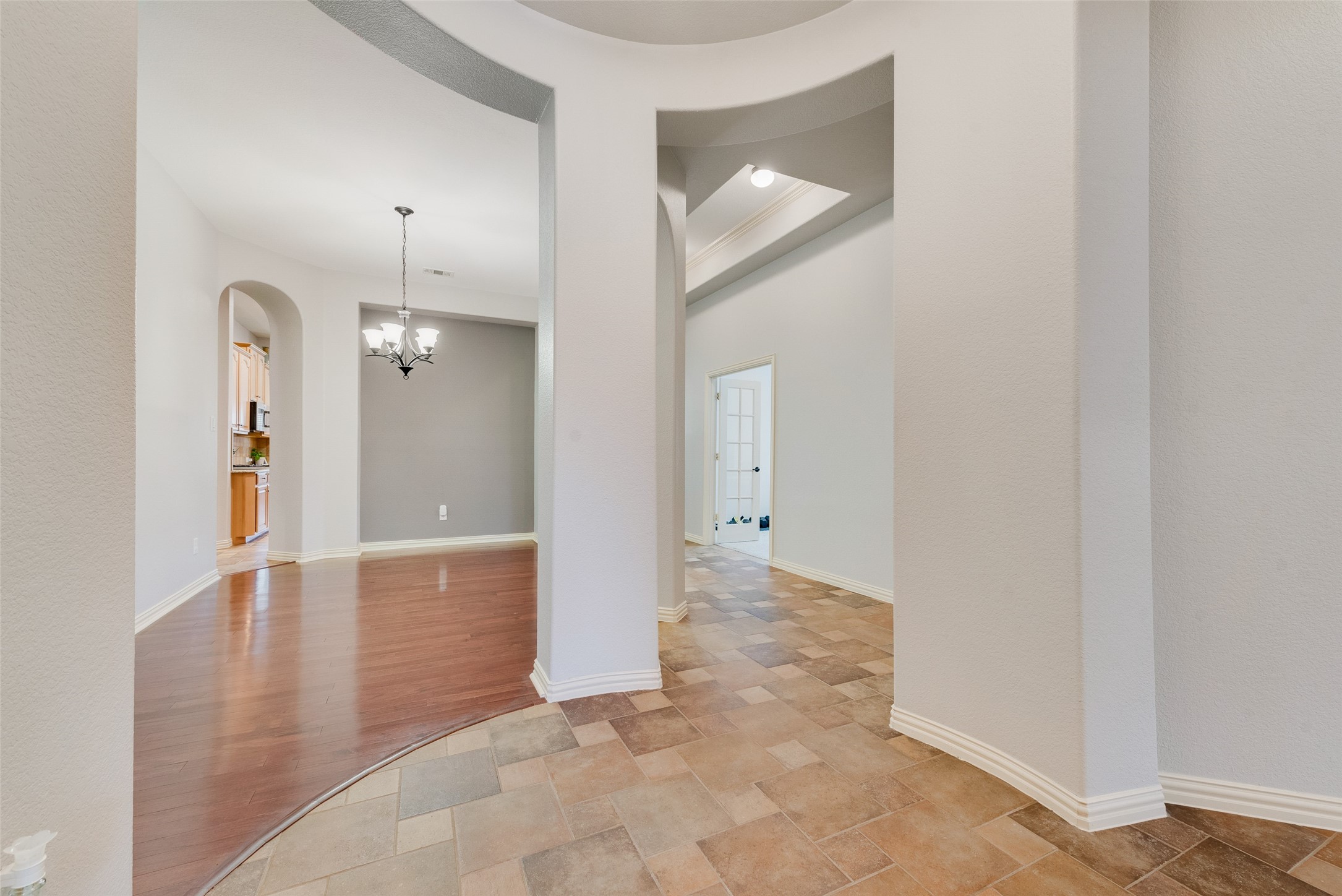 2723 Ponce De Leon Grand Prairie TX 75054