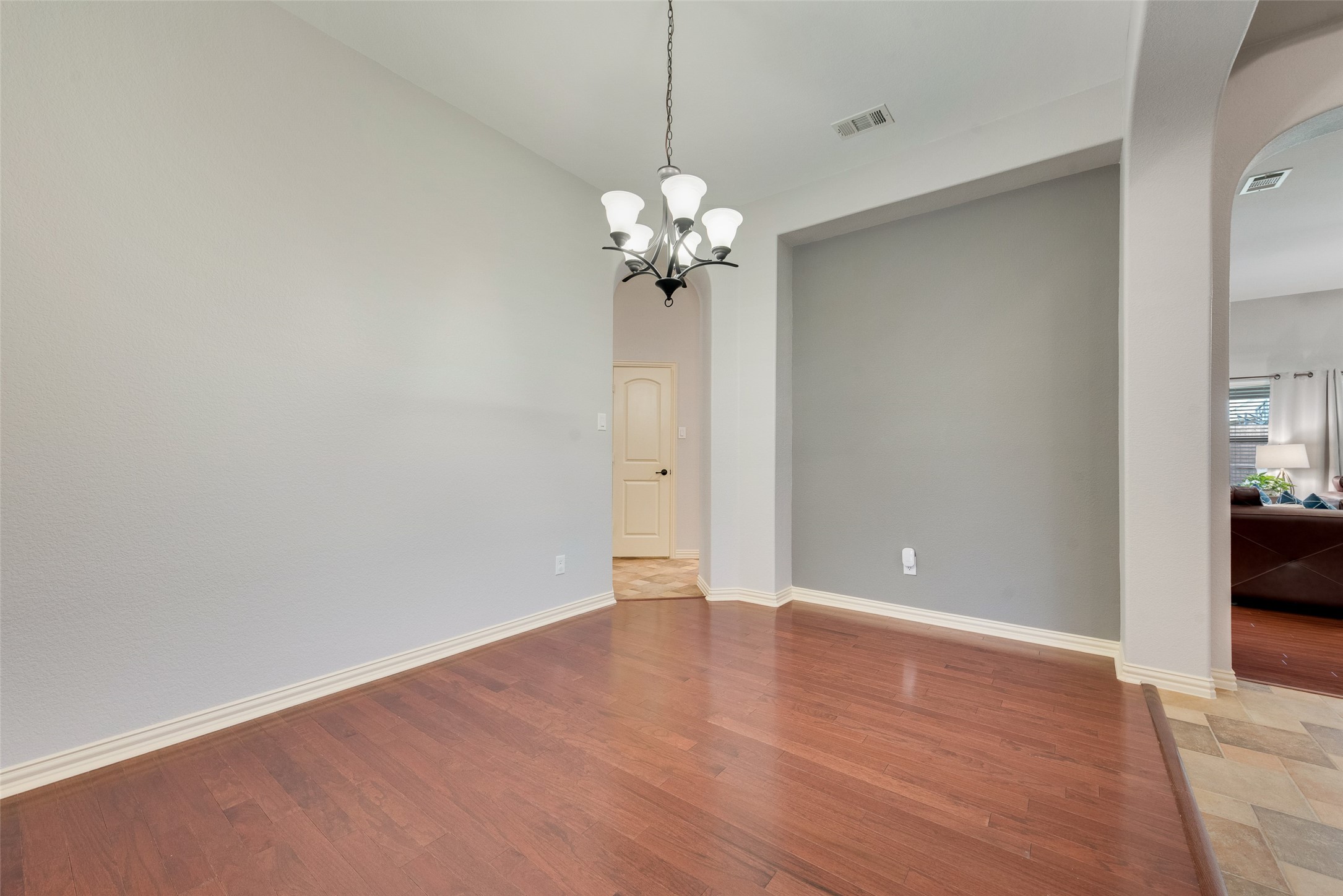 2723 Ponce De Leon Grand Prairie TX 75054