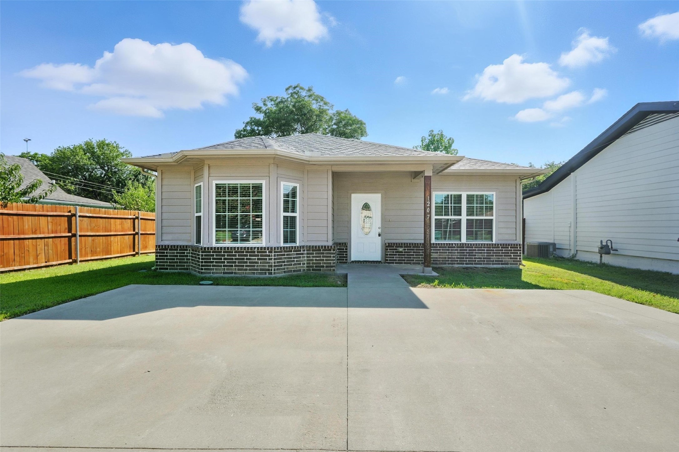 1207 S Montgomery Street Sherman TX 75090