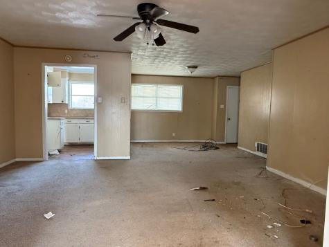 1930 Fm 195 Paris TX 75460