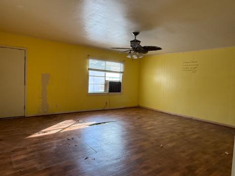 1930 Fm 195 Paris TX 75460
