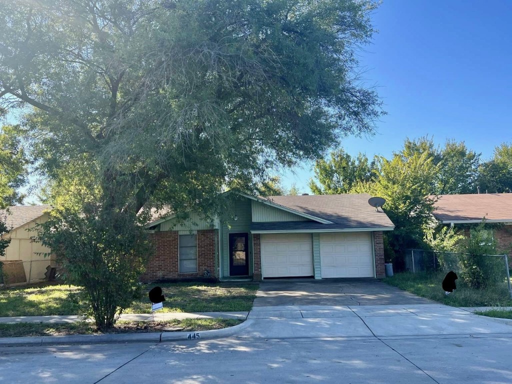 445 W Springdale Lane Grand Prairie TX 75052