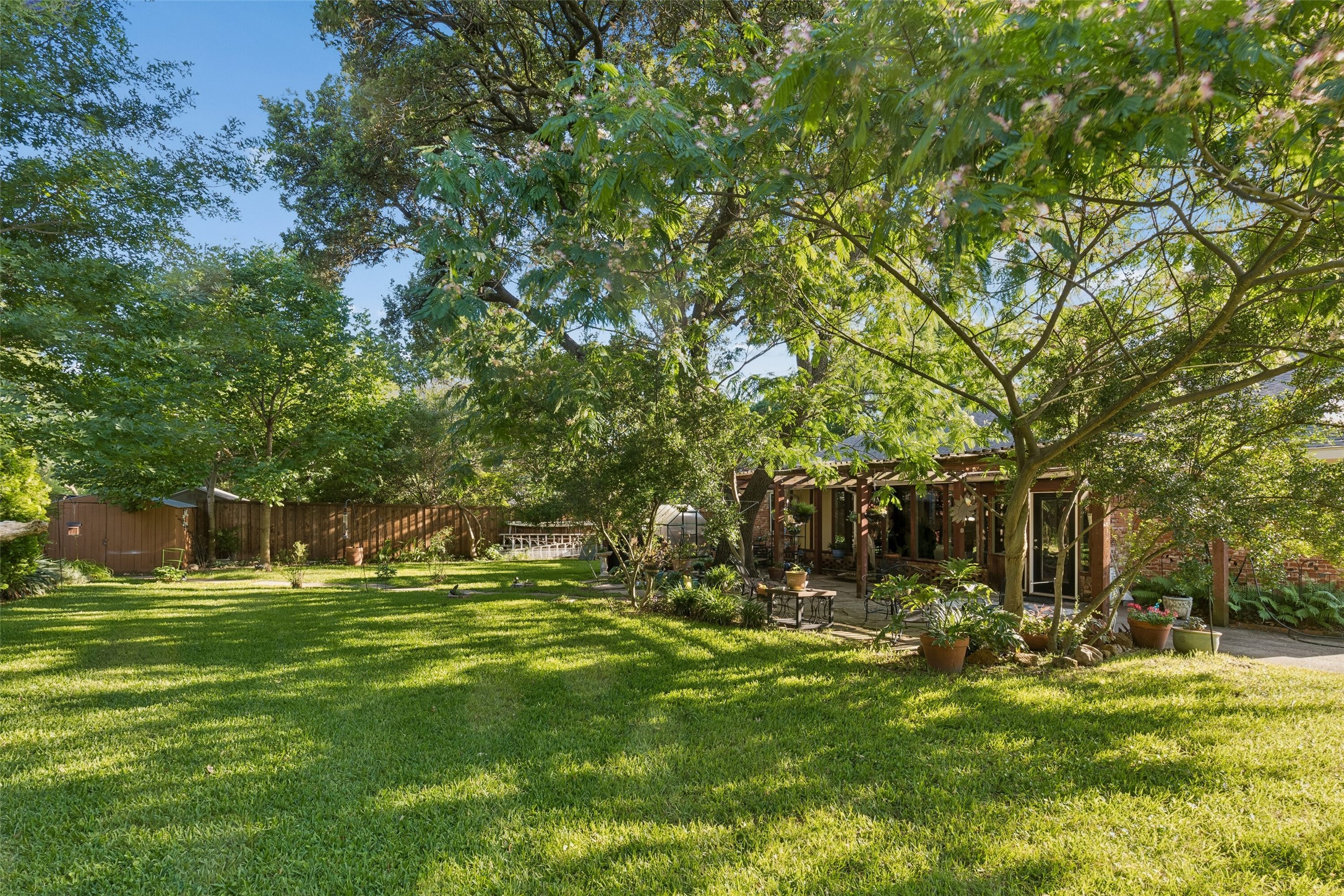 11122 Candlelight Lane Dallas TX 75229