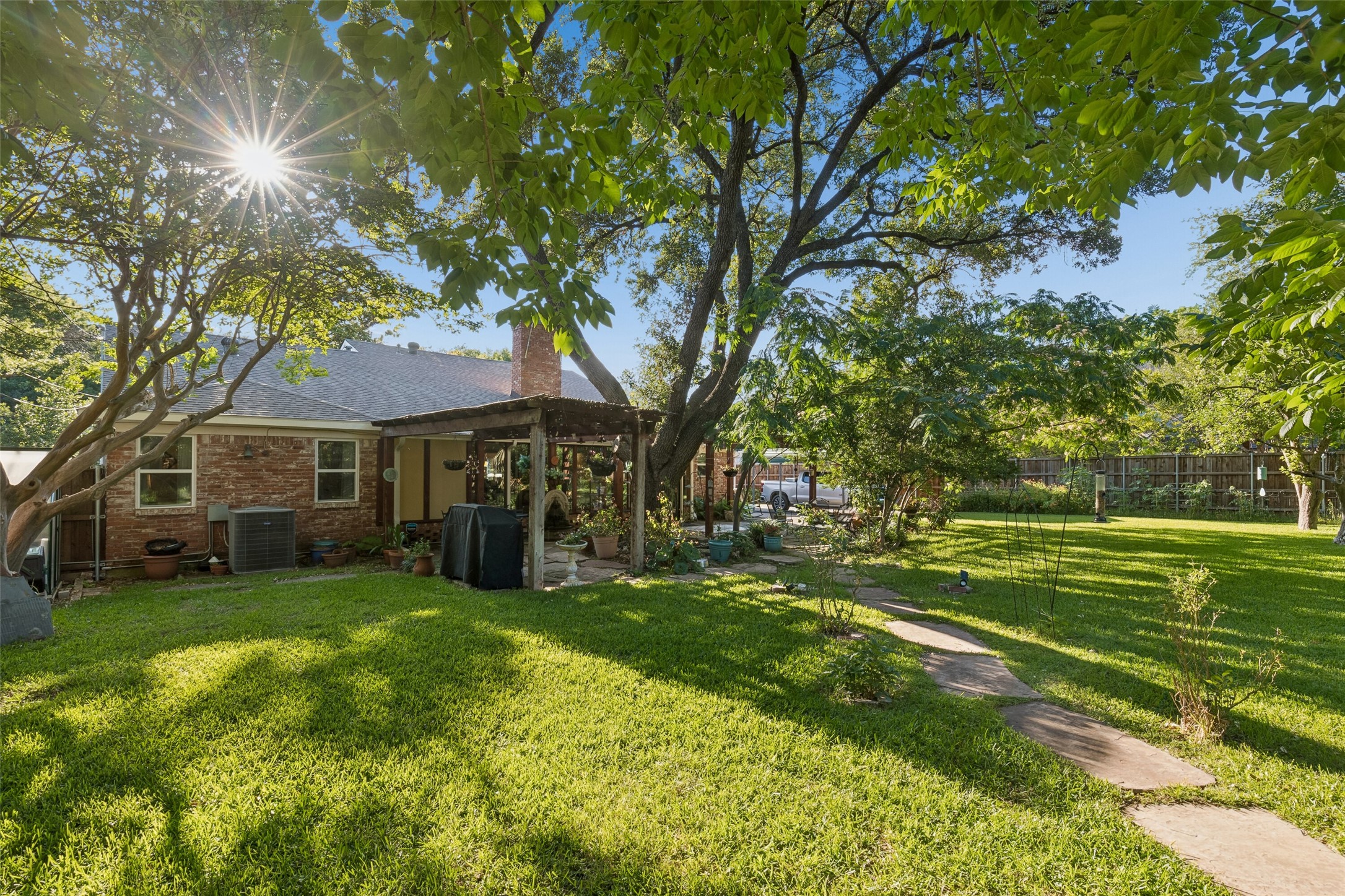 11122 Candlelight Lane Dallas TX 75229