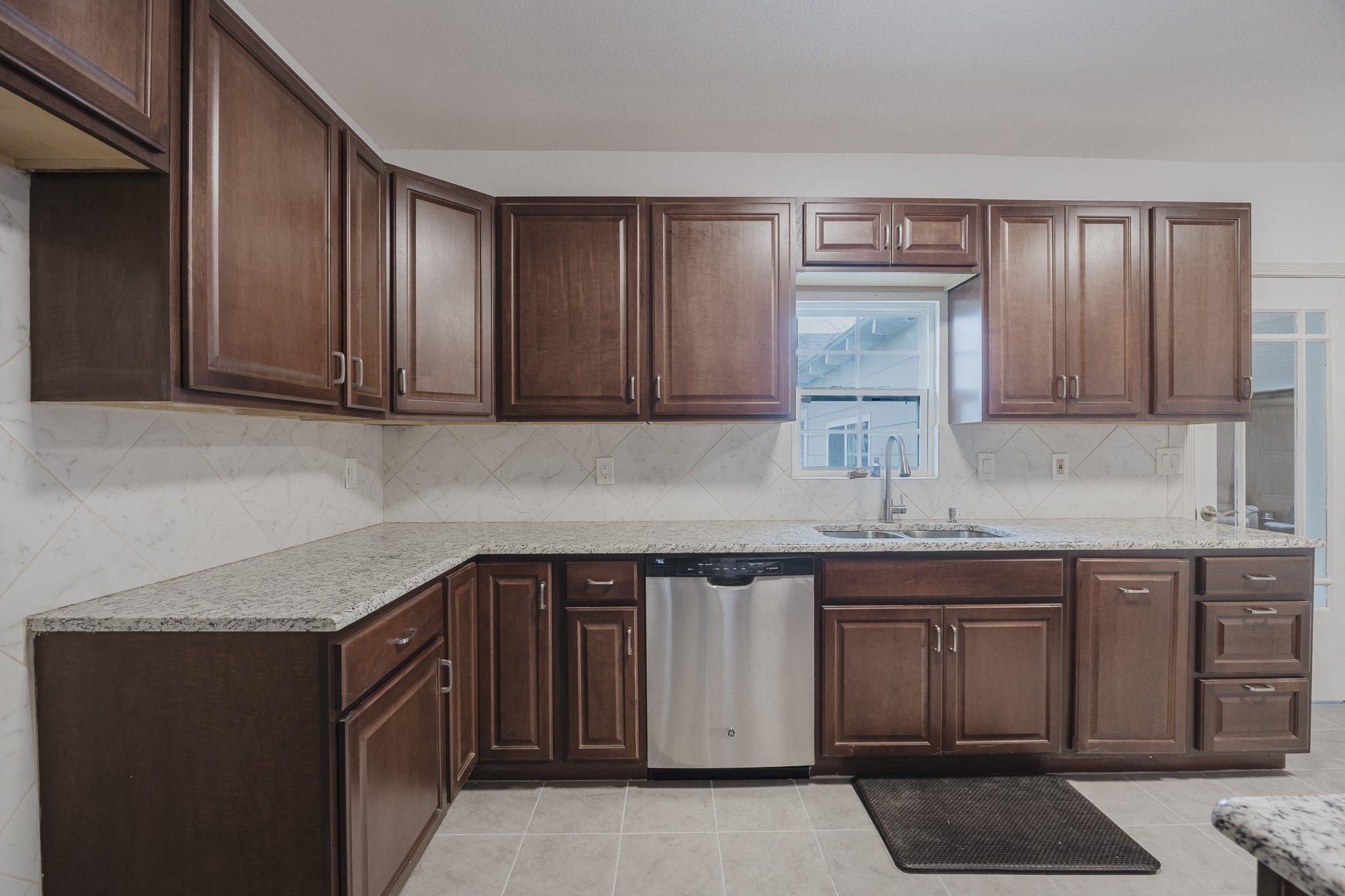 406 W Franklin Street Alvord TX 76225