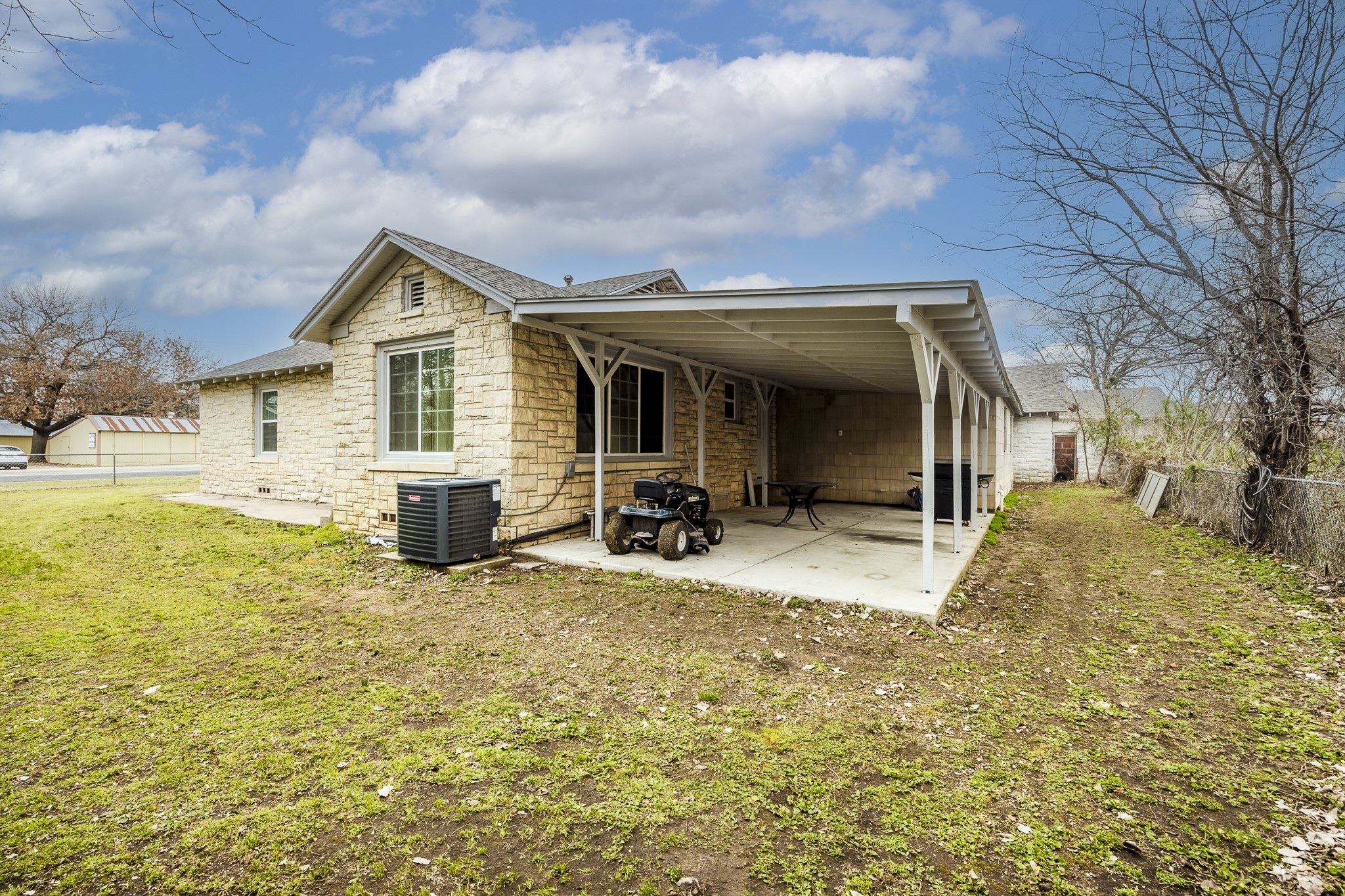 406 W Franklin Street Alvord TX 76225