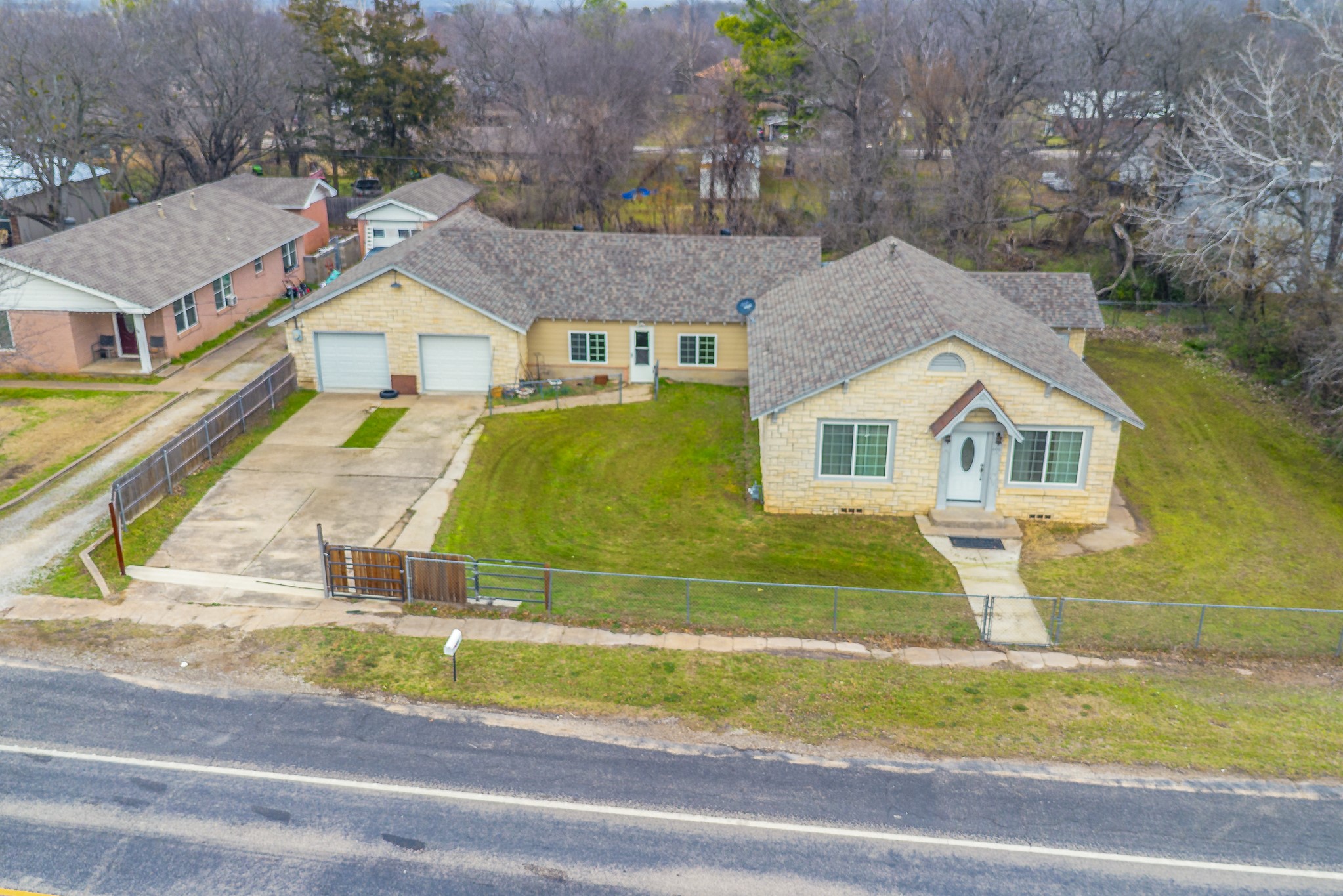 406 W Franklin Street Alvord TX 76225